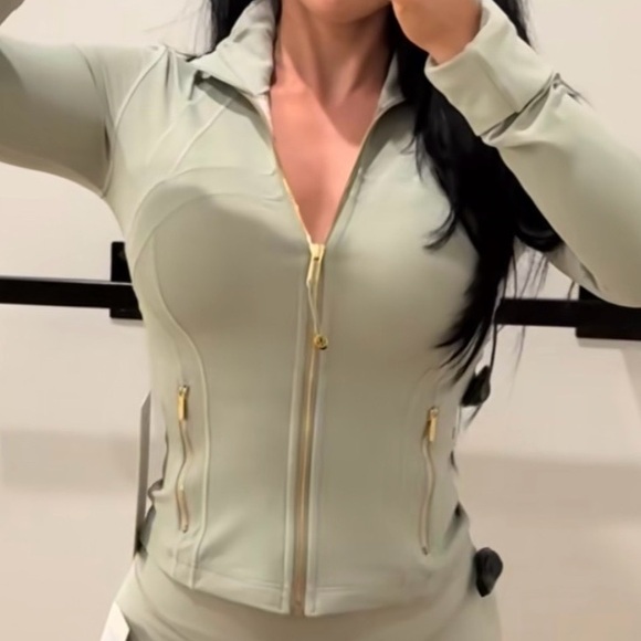 lululemon cropped define jacket in fog green with gold zippers - Picture 5 of 17